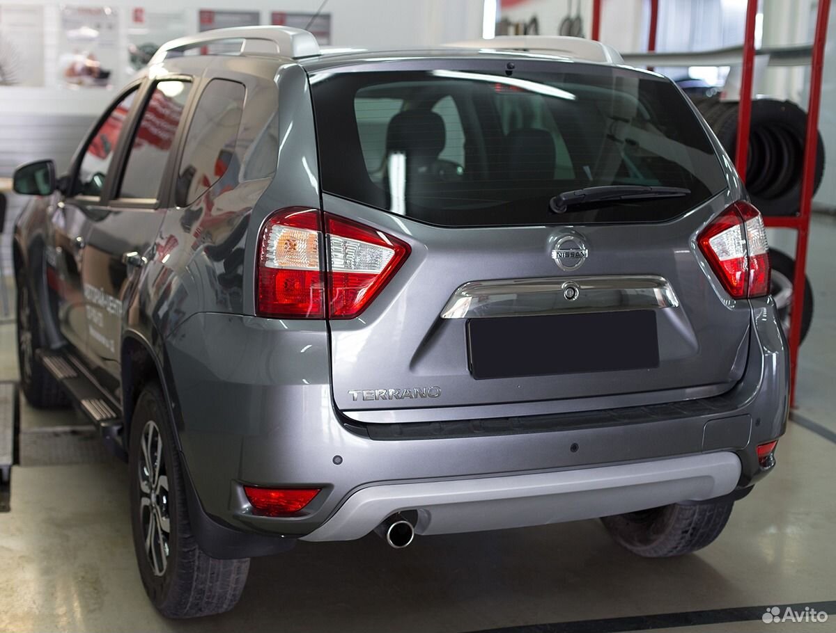 Пластиковая накладка на бампер Nissan Terrano