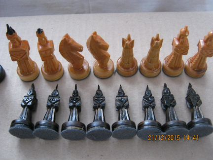 Фигуры шахматные резные