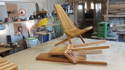 Деревянный стул-кресло раскладной
