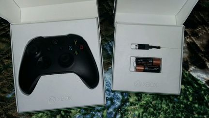 Джойстик Xbox One + аккумулятор