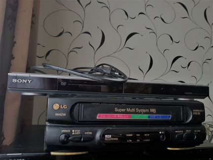 VHS-плеер LG W142W и CD/DVD-плеер Sony DVP-NS708H