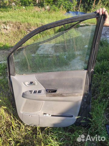 Двери правые Toyota voxy noax вокси ноах AZR60
