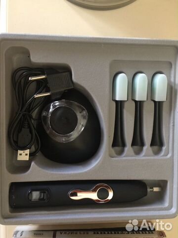 Электрическая зубная щетка