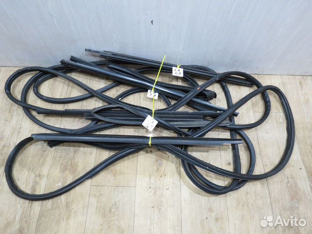 Уплотнитель двери Mitsubishi Lancer 10