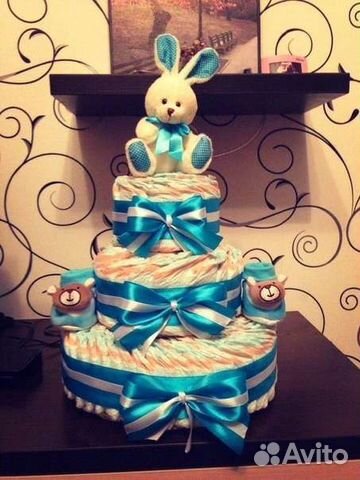 Торт из подгузников, подарок на рождение малышей