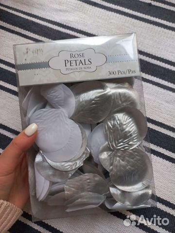 Лепестки роз