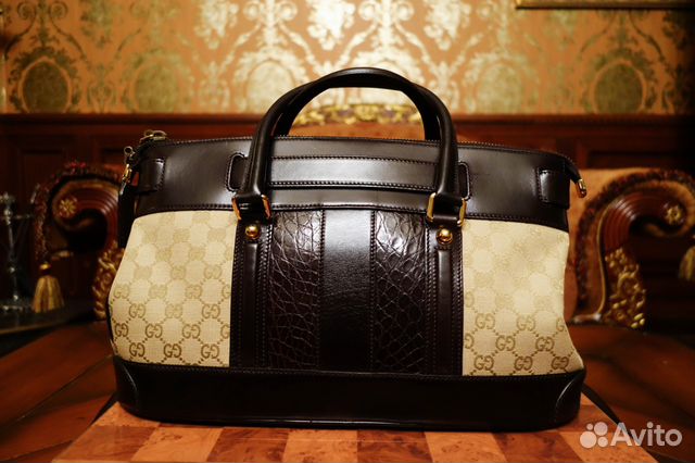 Новая сумка Gucci Secret с крокодиловыми вставками Новая сумка Gucci Secret с крокодиловыми вставками