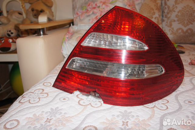 Фонарь задний правый Mercedes W211