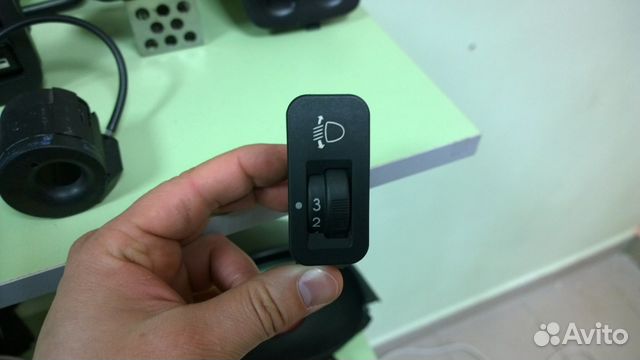 Пежо 206 кнопка корректра фар