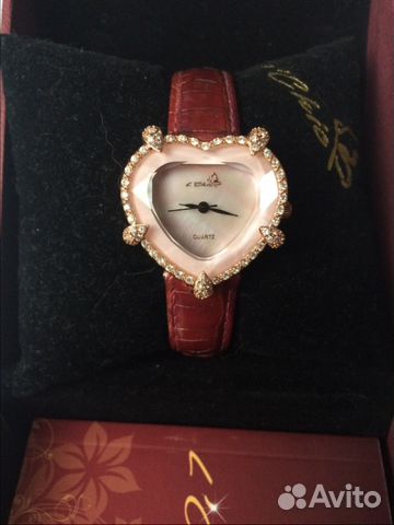 Шикарные новые жен часы сердце Le Chic Swarovski Шикарные новые жен часы сердце Le Chic Swarovski
