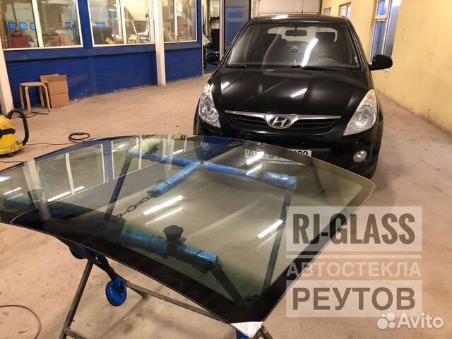 Лобовое стекло на Хендай Ай20