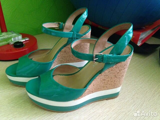 Босоножки зеленые лак tervolina
