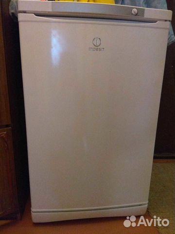 Продаю морозильную камеру indesit SFR 100