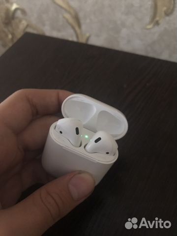 Наушники AirPods