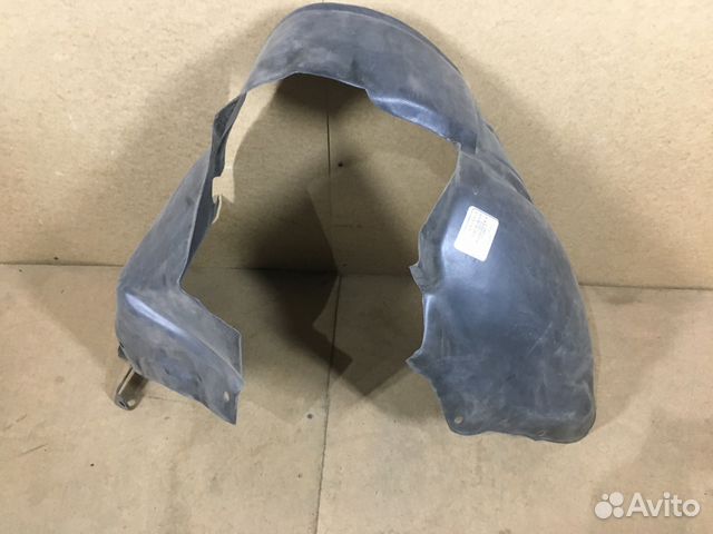 Подкрылок передний правый Dodge Caravan