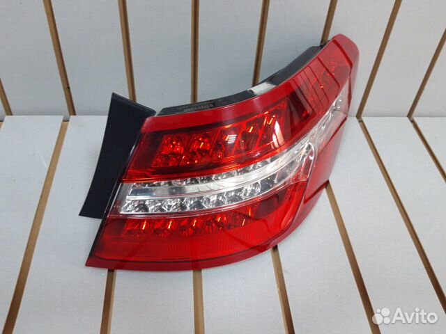 Правый фонарь к крыло Mercedes w212 дорест бу