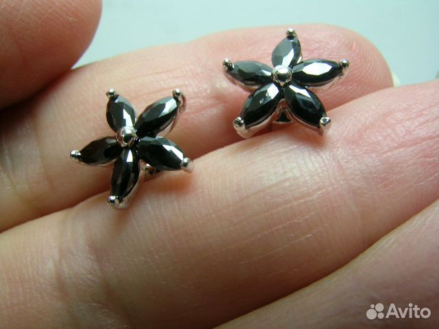 Сережки-гвоздики новые