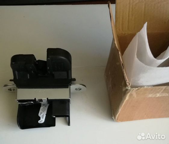 Замок крышки багажника Тигуан VAG новый Замок крышки багажника Тигуан VAG новый