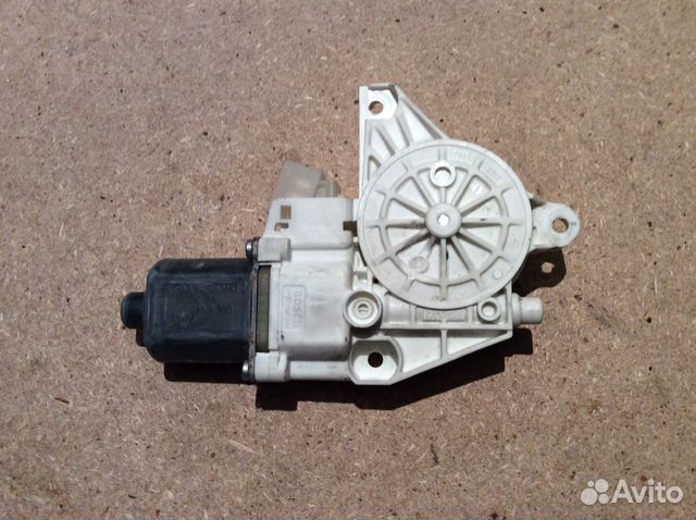 Моторчик стеклоподъемника пправый Mercedes W204 C