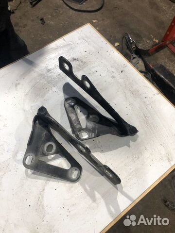 Запчасти на Опель Астра Н Петли капота Запчасти на Опель Астра Н Петли капота