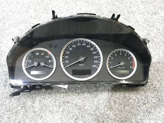 Панель приборов Mercedes C-klass w204 4matic m272 Панель приборов Mercedes C-klass w204 4matic m272