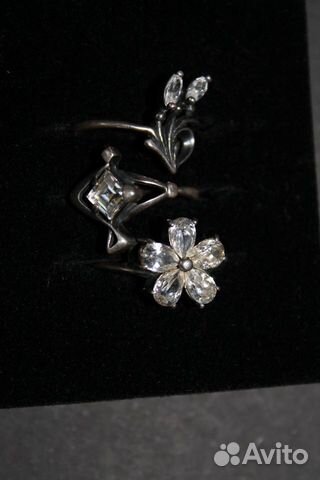 Серебряные кольца с фианитами 18 и 18,5 размера Серебряные кольца с фианитами 18 и 18,5 размера