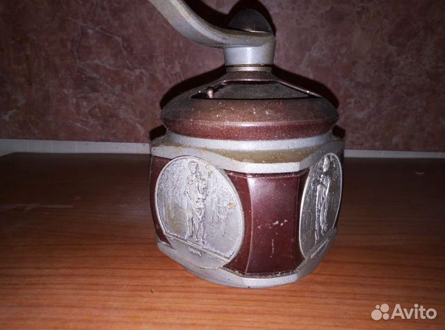 Старинная кофемолка Старинная кофемолка