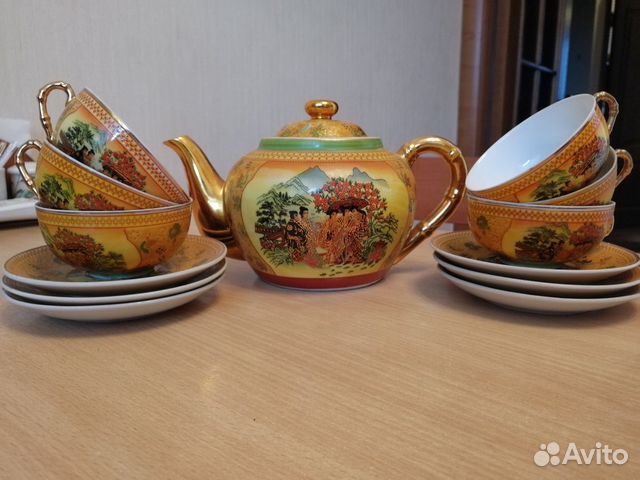 Фарфоровый сервиз (6чашек + 6блюдец + чайник) Фарфоровый сервиз (6чашек + 6блюдец + чайник)