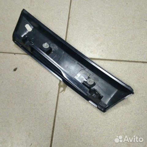 Накладка двери багажника задняя левая Renault