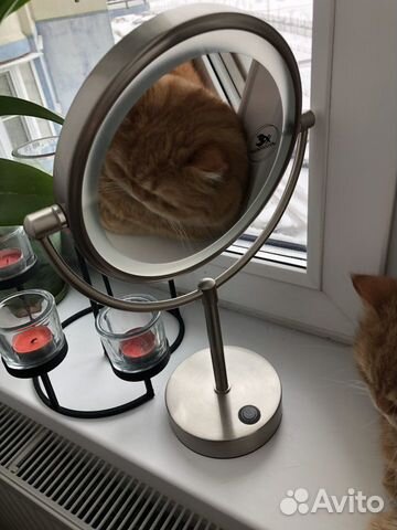 Настольное зеркало с подсветкой