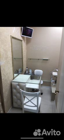 Педикюрное кресло, маникюрный стол