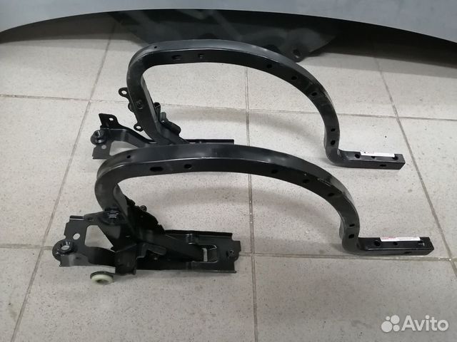 Новая петля крышки багажника Corolla 150 Новая петля крышки багажника Corolla 150