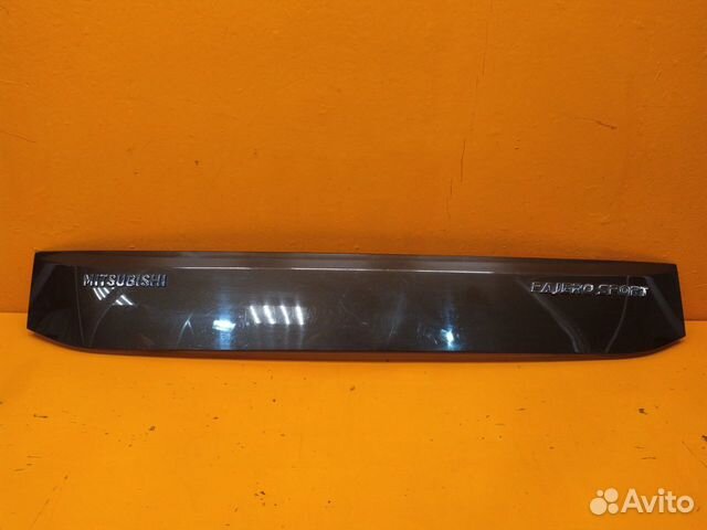 Накладка двери багажника Mitsubishi Pajero Sport 3