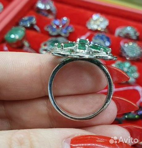 Кольцо с природными изумрудами и бриллиантами