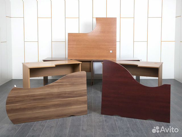 Угловой компьютерный стол в офис
