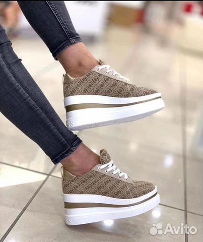 Сникеры на танкетке Guess