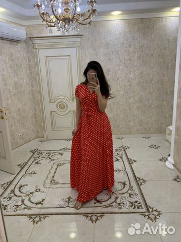Платье в горошек красное