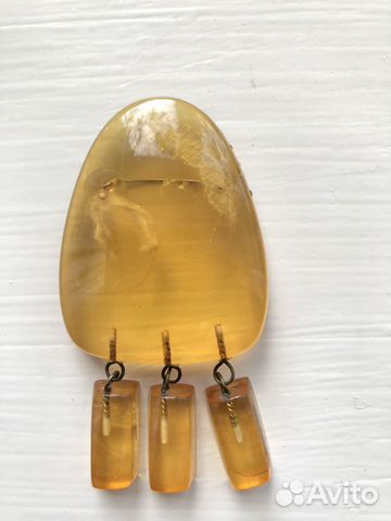 Брошь из янтаря Брошь из янтаря