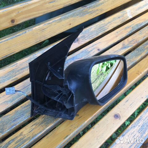 Правое зеркало