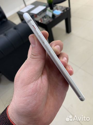 iPhone 8 64Gb б/у (коробкой) Силвер iPhone 8 64Gb б/у (коробкой) Силвер