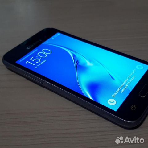 Телефон Samsung Galaxy J2 2018 года Телефон Samsung Galaxy J2 2018 года