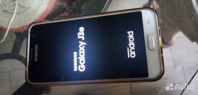 Телефон Samsung J3