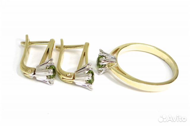 Золотой комплект с бриллиантами и цаворитами Золотой комплект с бриллиантами и цаворитами