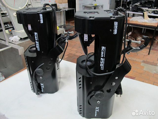 Сканеры светомузыкальные robe scan 250 xt бу 2шт Сканеры светомузыкальные robe scan 250 xt бу 2шт