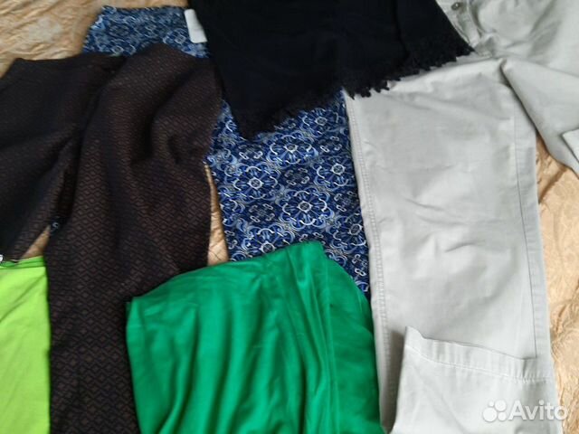 Пакет женских вещей: куртка, брючки, футболка, юбк Пакет женских вещей: куртка, брючки, футболка, юбк