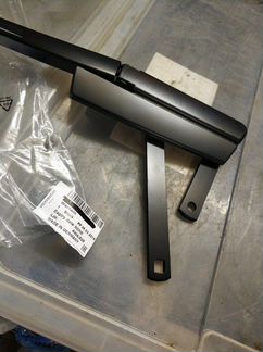 Поводок рычаг стеклоочистителя правый ориг Audi Q7