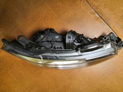 Правая фара Mitsubishi Outlander