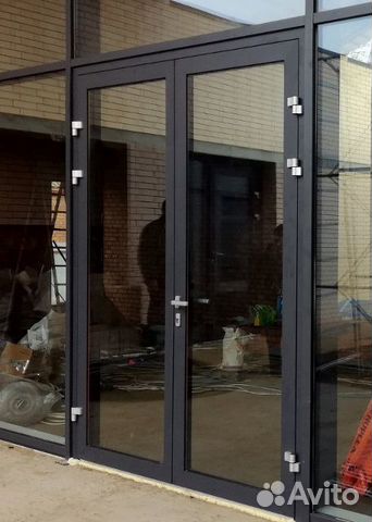 Алюминиевая дверь со стеклом