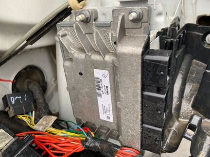 Блок эбу Рено Логан Сандеро 2017 год