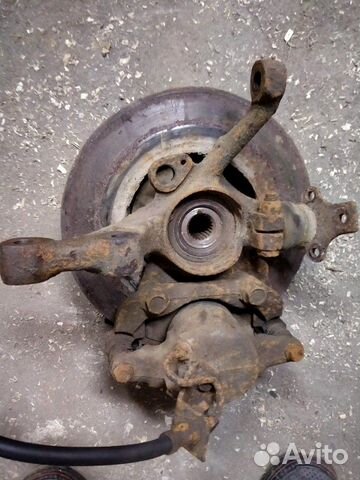 Поворотный кулак правый Фольксваген Пассат б3